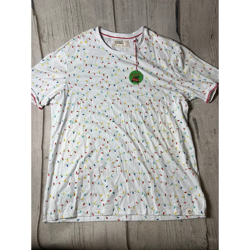 Free Planet T-Shirt Women 2X White Christmas Lights Holiday Festive Novelty Tee